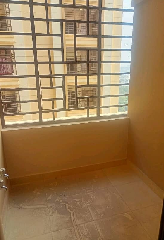 Prime Location 1050 Square Feet Flat In Chapal Courtyard Best Option 6