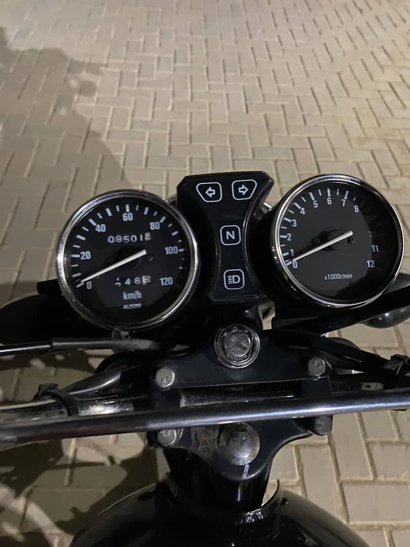 Suzuki GS 150 SE 2022 4