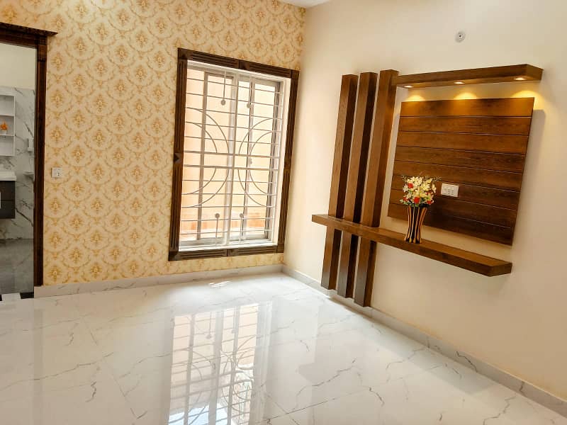 10 Marla Brand New First Entry House For Sale Near Wapda Town Gulshan-E-Lahore Main 65 Feet Road. 26