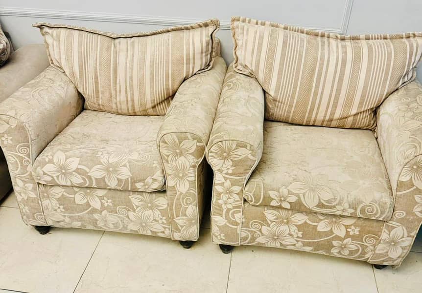 two sofa sets / wooden sofa / poshsish sofa set / 5 and 6 seater sofa 4