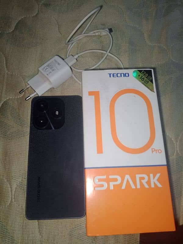 tacno spark 10 pro 16/128candishan 10/9 1