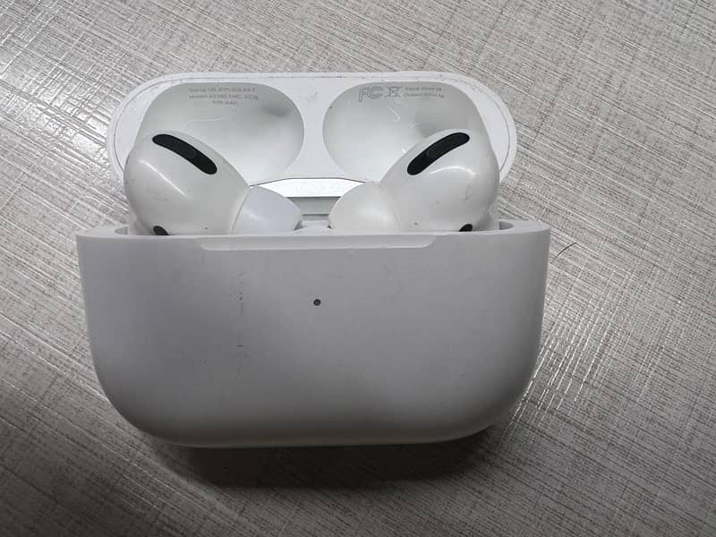 Apple Airpods pro 1st generation 2