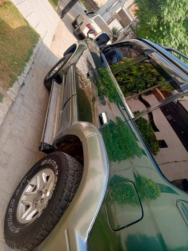 Toyota Prado  Automatic 4 by 4 sunroof and Turbo on model 2007 5