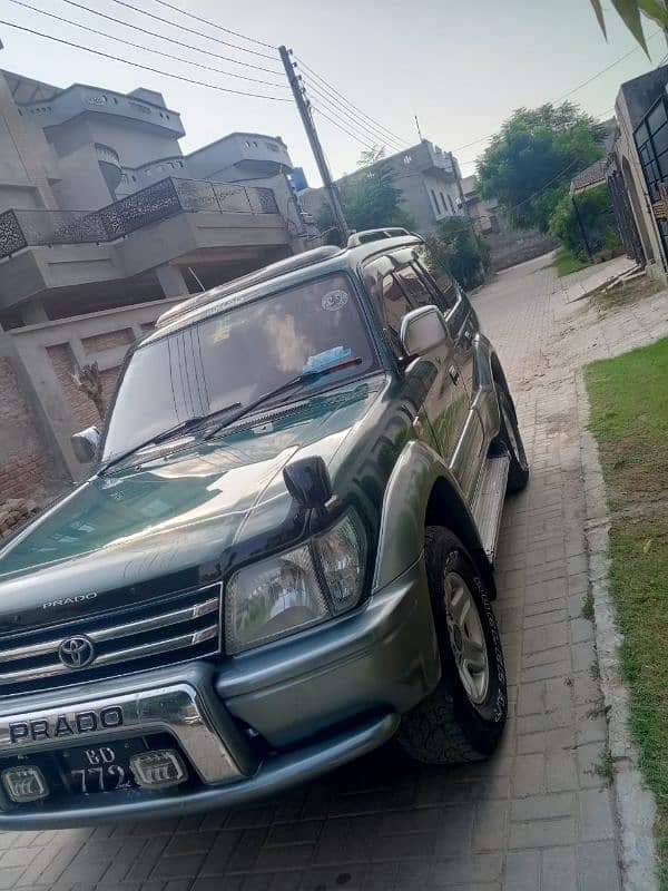 Toyota Prado  Automatic 4 by 4 sunroof and Turbo on model 2007 6