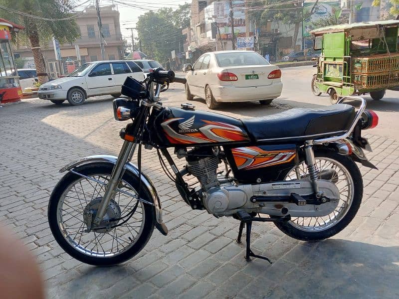 Honda cg 125 black color 2022 model 2