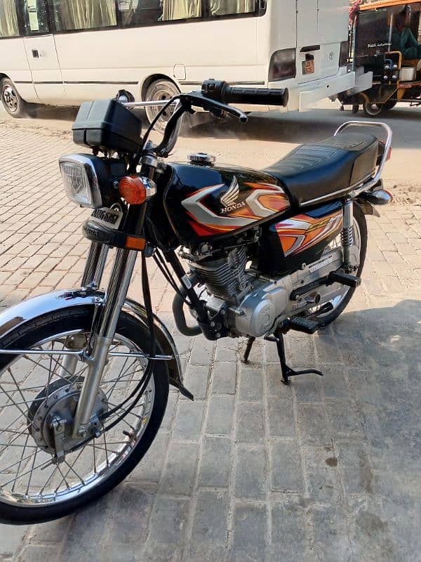 Honda cg 125 black color 2022 model 5