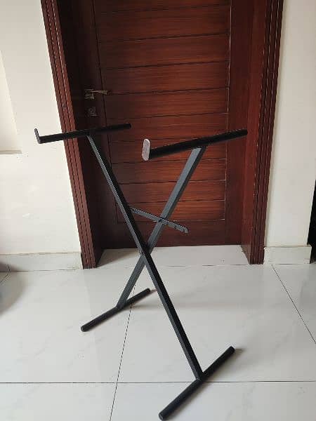 piano/ keyboard stand 0