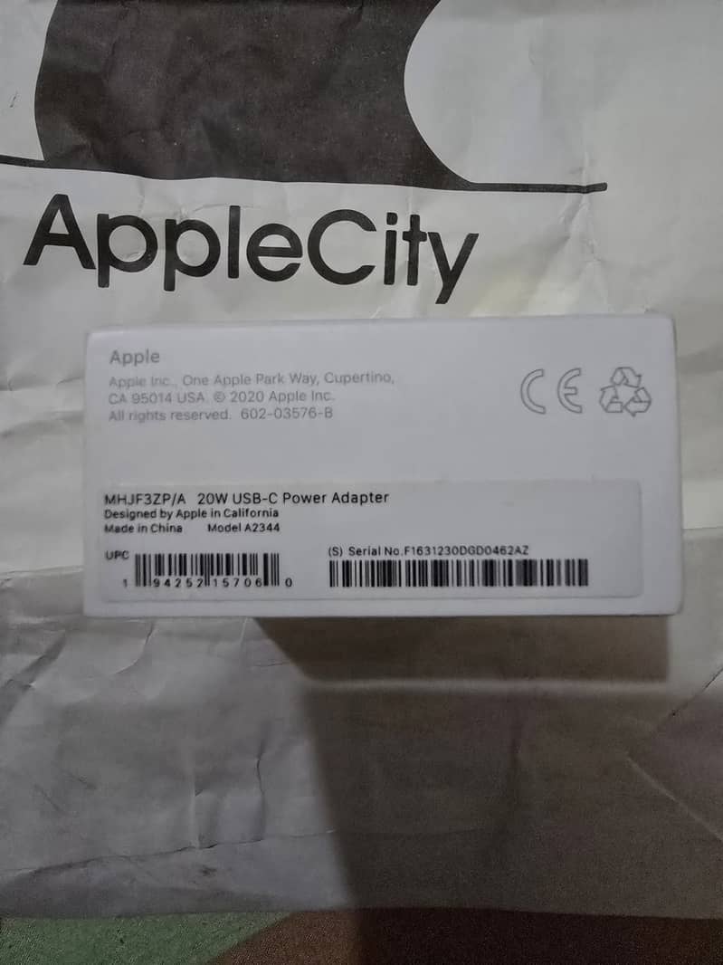 Apple 20Watt Power Adapter, with Apple Original lightning handfrees. 3