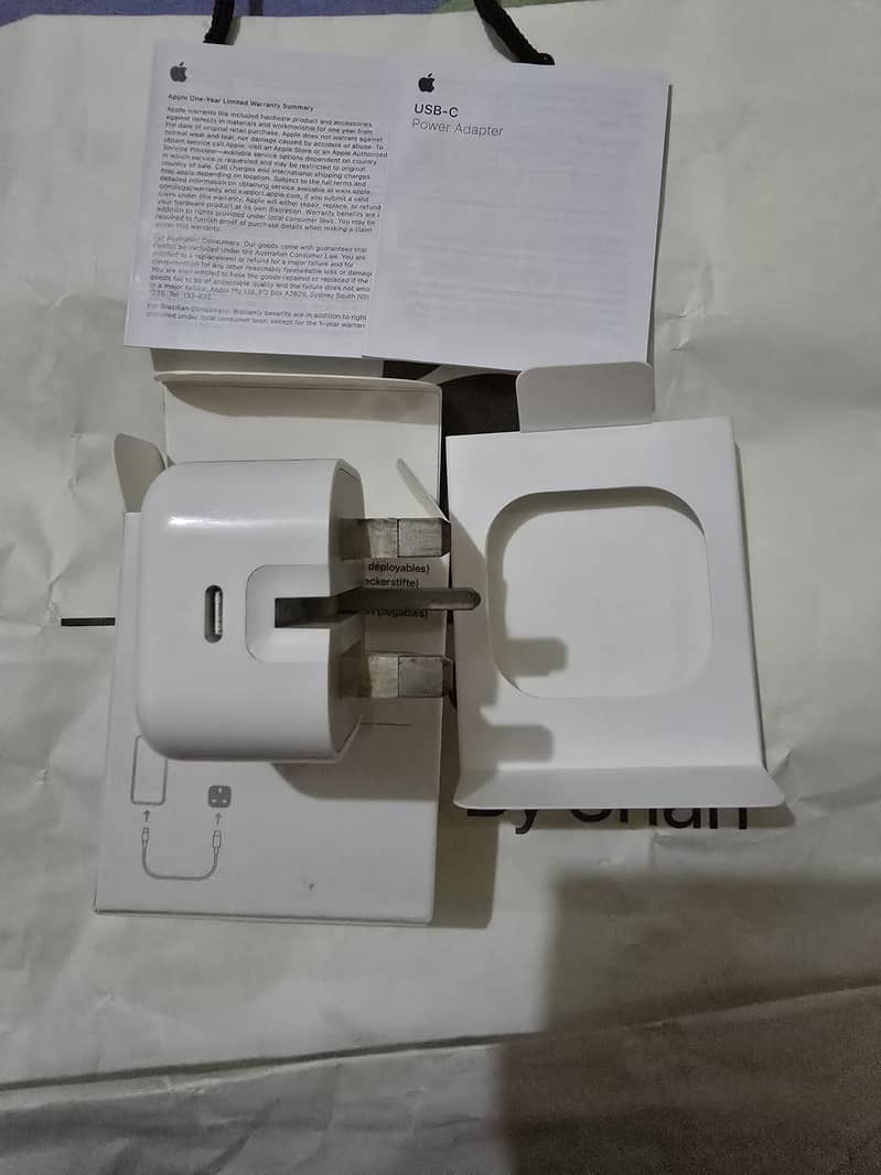 Apple 20Watt Power Adapter, with Apple Original lightning handfrees. 7