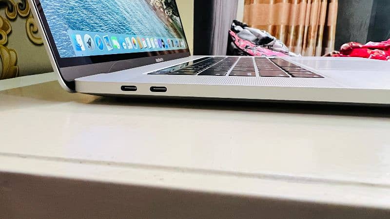 MacBook pro 2019_16"inch (32GB_ 512 SSD) 1