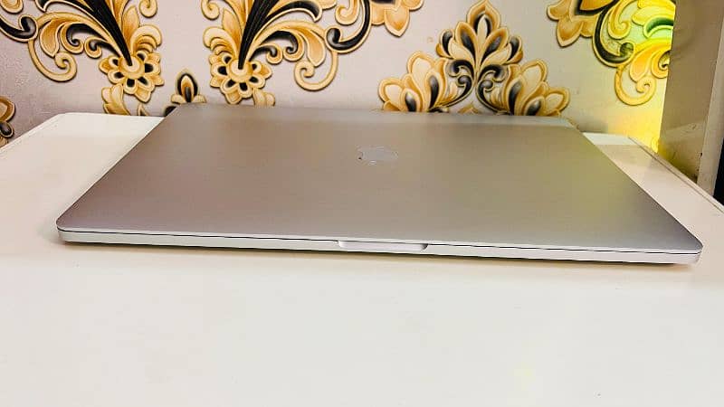 MacBook pro 2019_16"inch (32GB_ 512 SSD) 5