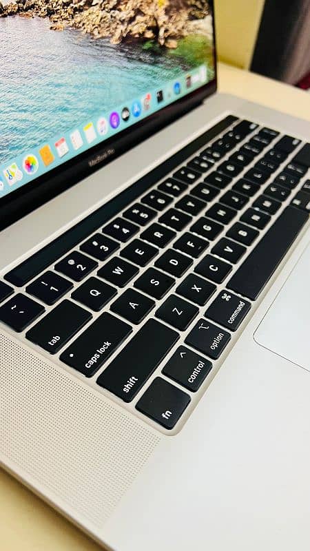 MacBook pro 2019_16"inch (32GB_ 512 SSD) 7