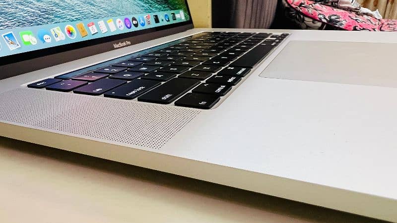 MacBook pro 2019_16"inch (32GB_ 512 SSD) 9