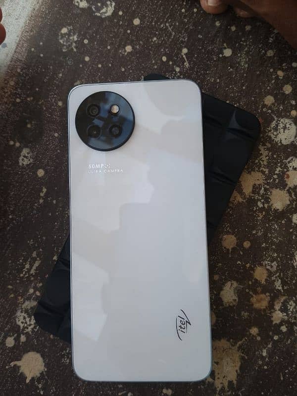 Itel S23 8/256 mystery white 1