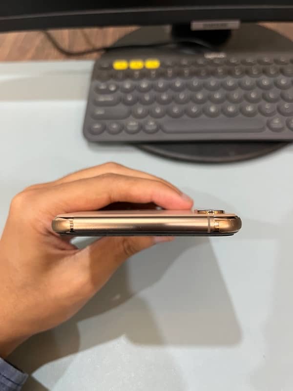 iphone xs max 4