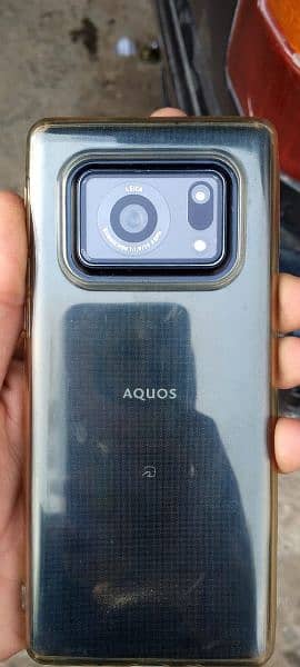 aquos R6( 12+ 128) snap dragon 888 5