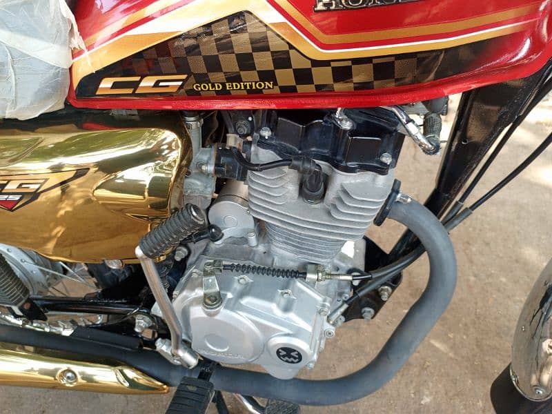 HONDA125 SE EIDESHION GLOD 2024 2