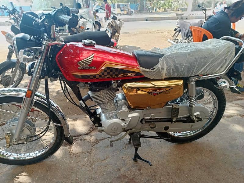 HONDA125 SE EIDESHION GLOD 2024 4