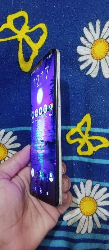 Aquos 02 8GB Ram 256GB Memory 3