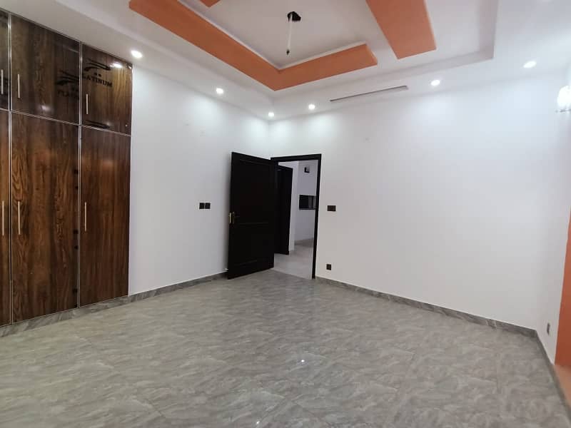 Prime Location In EME Society - Block C Upper Portion For rent Sized 32 Marla 0