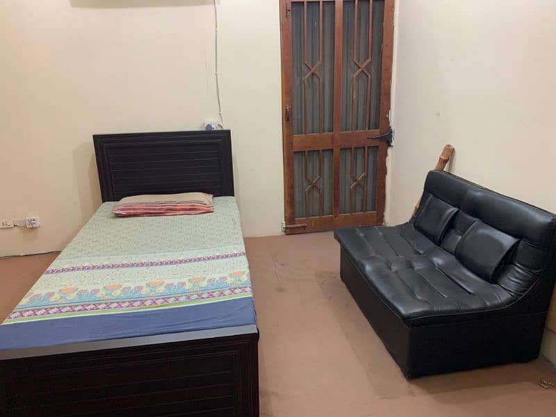 Furnished room available in Gulberg 3 near MM Alam Road and Kasoori Rd 1