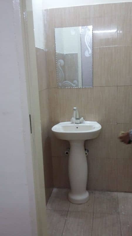 Furnished room available in Gulberg 3 near MM Alam Road and Kasoori Rd 10