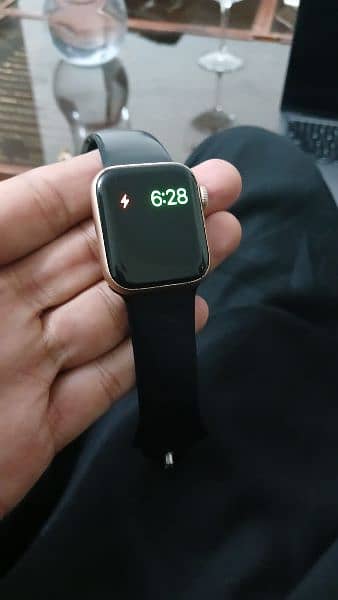 Series 4 Apple Watch 40mm 2