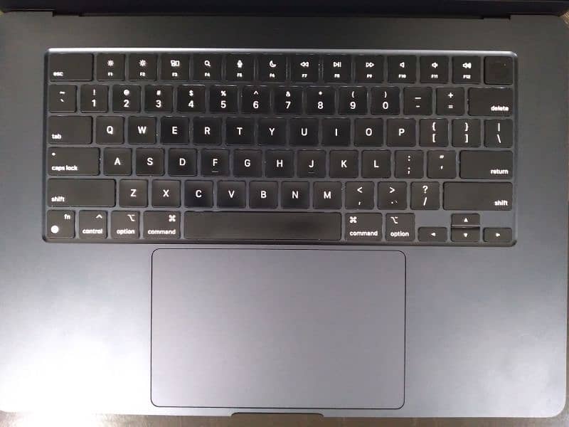 Macbook Air M2, 15", (8/512) Almost New 3