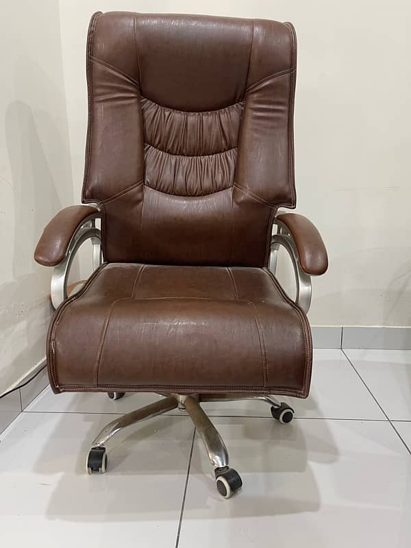 leather boss chair 0