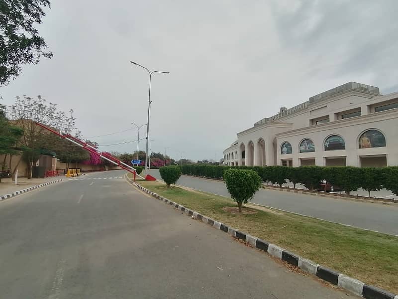 1 Kanal Plot for SALE On Most Prime Location Block M 1 Lake City Lahore 7