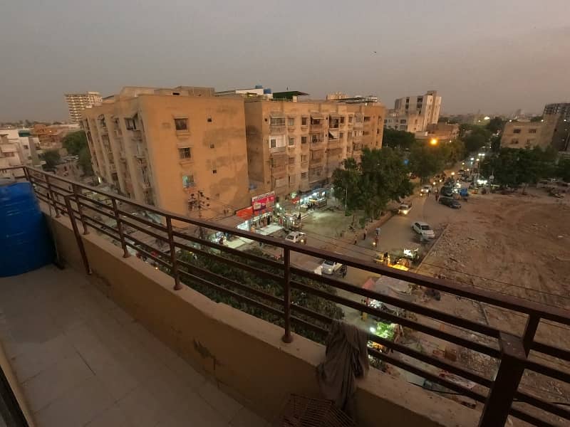 Corner Flat Of 1300 Square Feet Available For sale In North Nazimabad - Block J 20