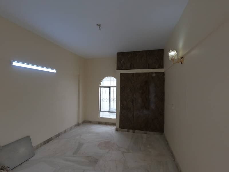 Prime Location Flat Sized 1050 Square Feet Available In North Nazimabad - Block K 5