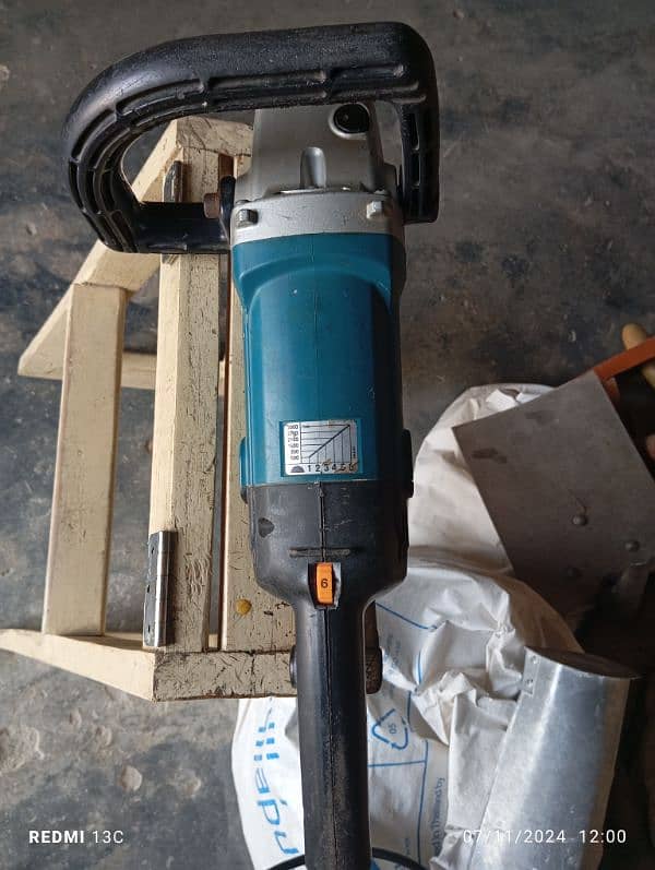 MAKITA ANGLE GRINDER POLISHER 1