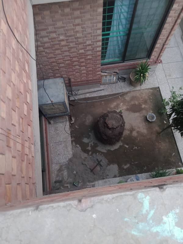 1 Kanal House In Wapda Town Phase 1 - Block J1 Is Available 6