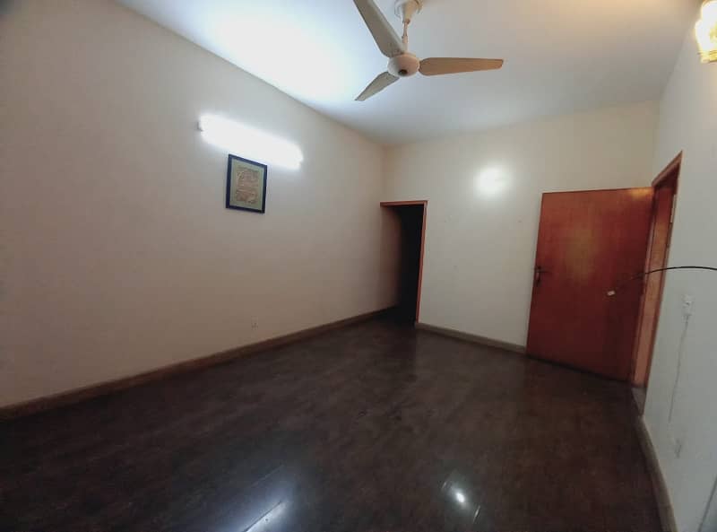 Affordable and Stylish 10 Marla Full House For Sale In DHA Phase 3,Block Z, Lahore. 4