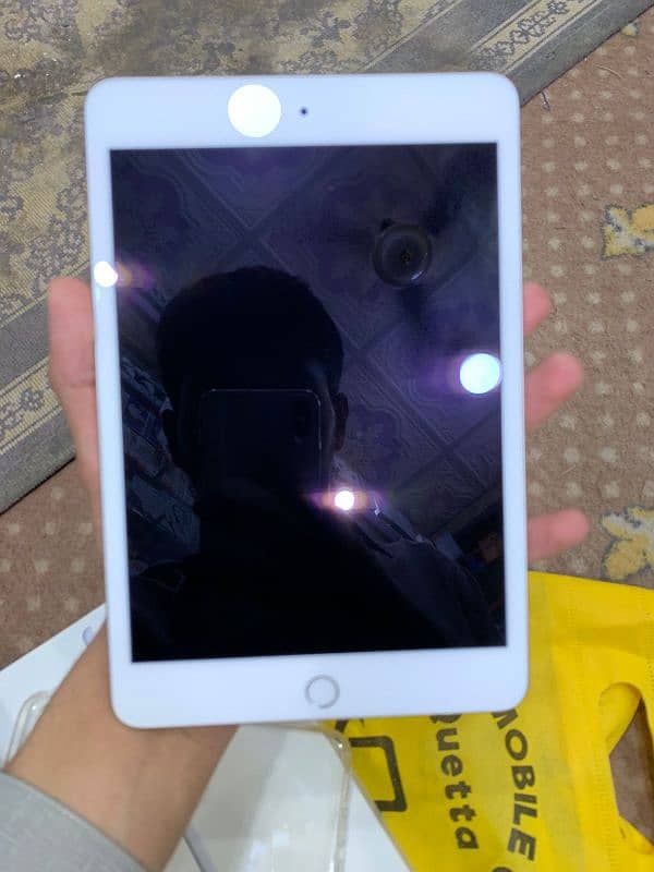 IPAD MINI 5.64GB   / 10 BY 10 CONDITION 1