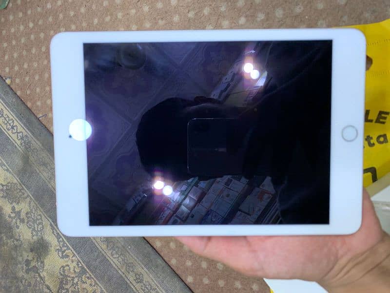 IPAD MINI 5.64GB   / 10 BY 10 CONDITION 2