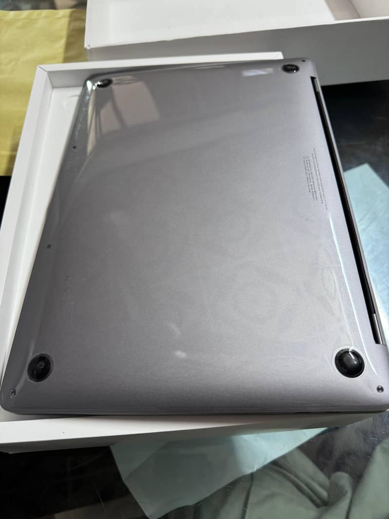 Apple Macbook pro M1 13" Size 1