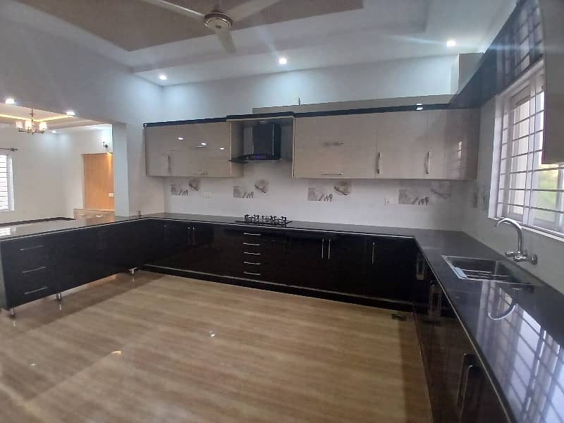 1 kanal upar portion for rent DHA phase 2 4