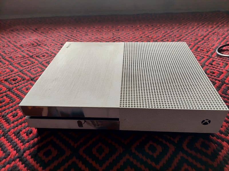 xbox 1s   used 4