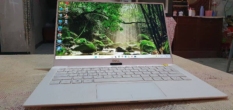 Dell xps 13 9370 core i7 / 7th Generation Ross gold colour 1