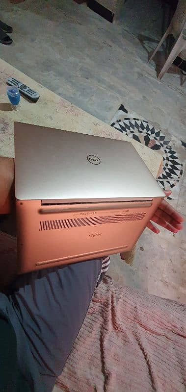 Dell xps 13 9370 core i7 / 7th Generation Ross gold colour 2