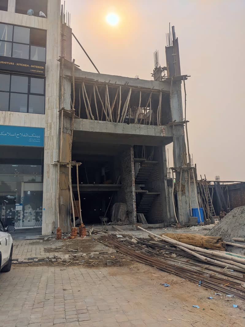 1 Kanal Grey Structure ,34000 Sqft Covered area ,Commercial Building With Basement+Ground+Mezzanine+1to5 Floors , Available For Sale Situated On Main Boulevard Lake City. 4