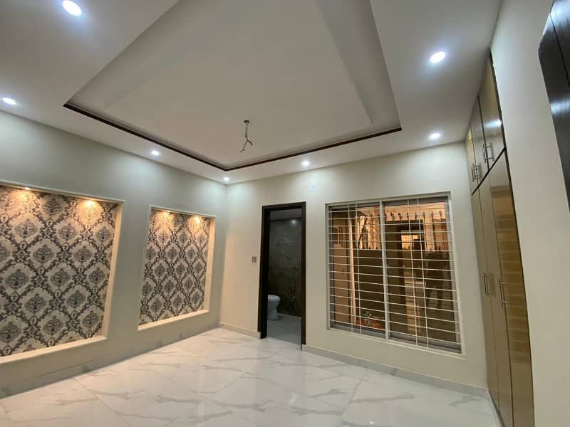 Prime Location House For sale Situated In Central Park - Block A1 6