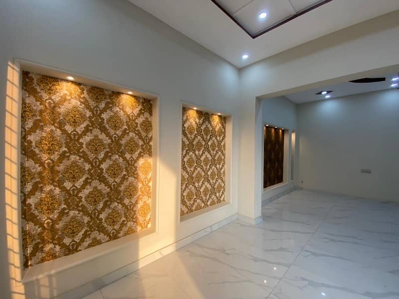 Prime Location House For sale Situated In Central Park - Block A1 8