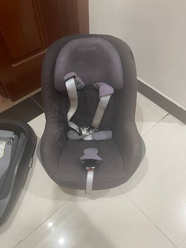 maxi cosipearl baby car seat with iso fix base from U. K. 0