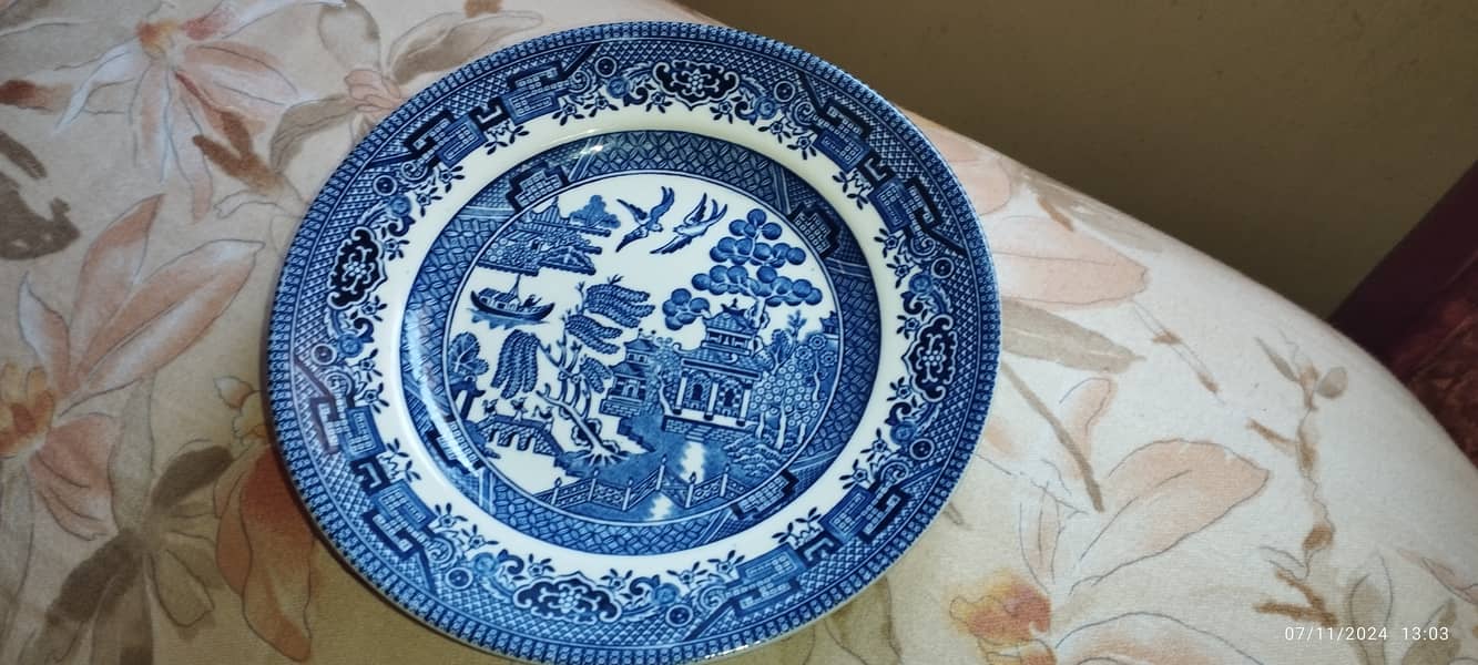 Churchill Blue Willow Antic brand new plate  set 3