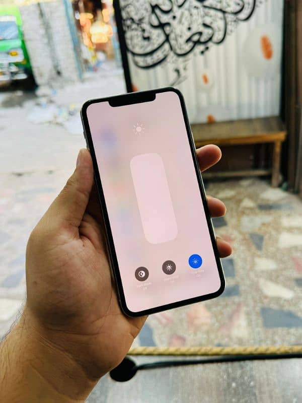 iphone 11 Pro Max 256GB approved 11