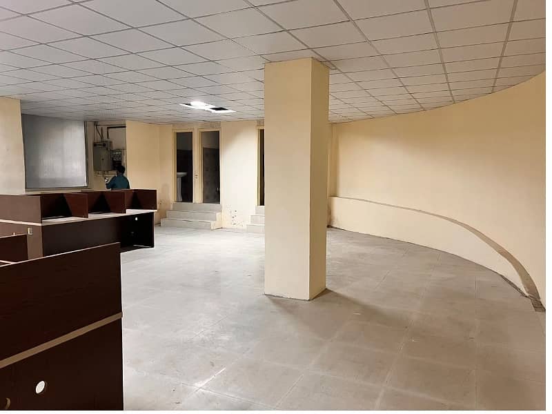 Area 1200 square Feet Brand New Corporation Office Available For Rent in Main Boulevard Road Gulberg 3 Lahore 4