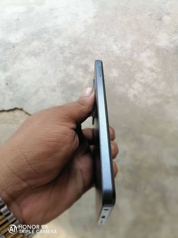 Infinix smart 8 Plus 4 64 glass Chang 4